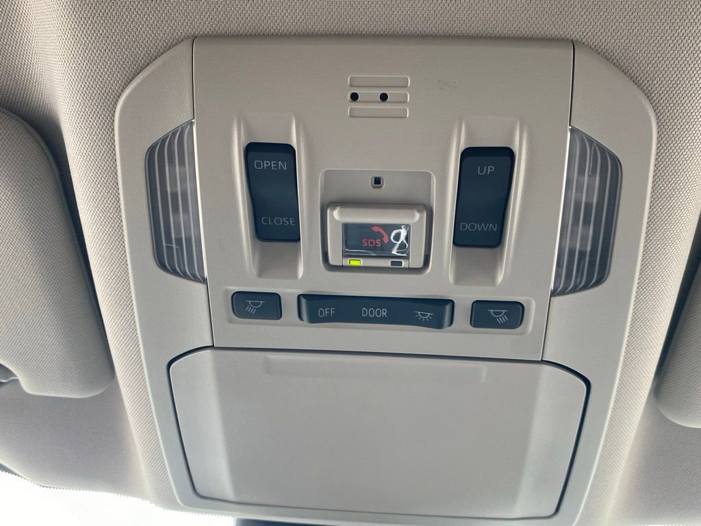 Used 2022 Toyota Highlander XLE FWD image 27