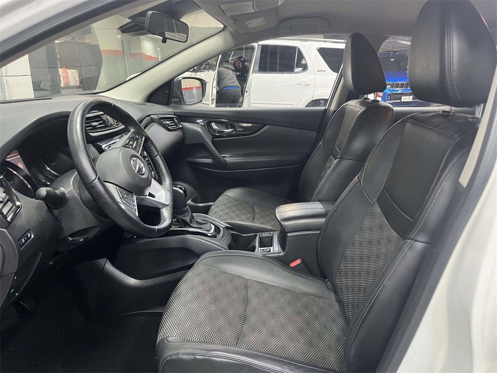 Used 2022 Nissan Rogue Sport SV w/ Technology Package image 15