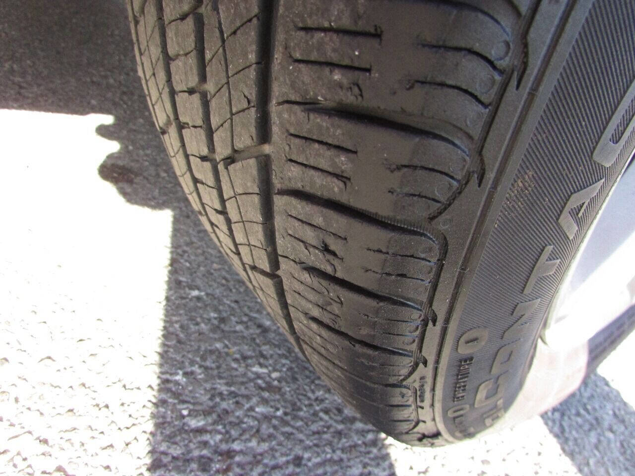 Used 2007 Kia Rondo LX w/ Convenience Pkg image 38