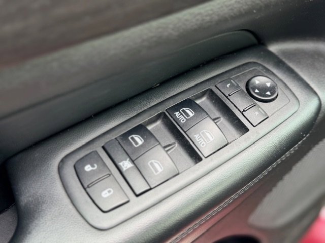 Used 2018 Jeep Grand Cherokee Altitude image 11