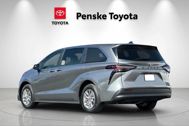 New 2026 Toyota Sienna LE FWD image 6