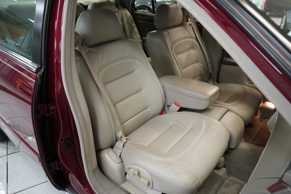 Used 2000 Cadillac De Ville w/ Comfort/Convenience Pkg image 32