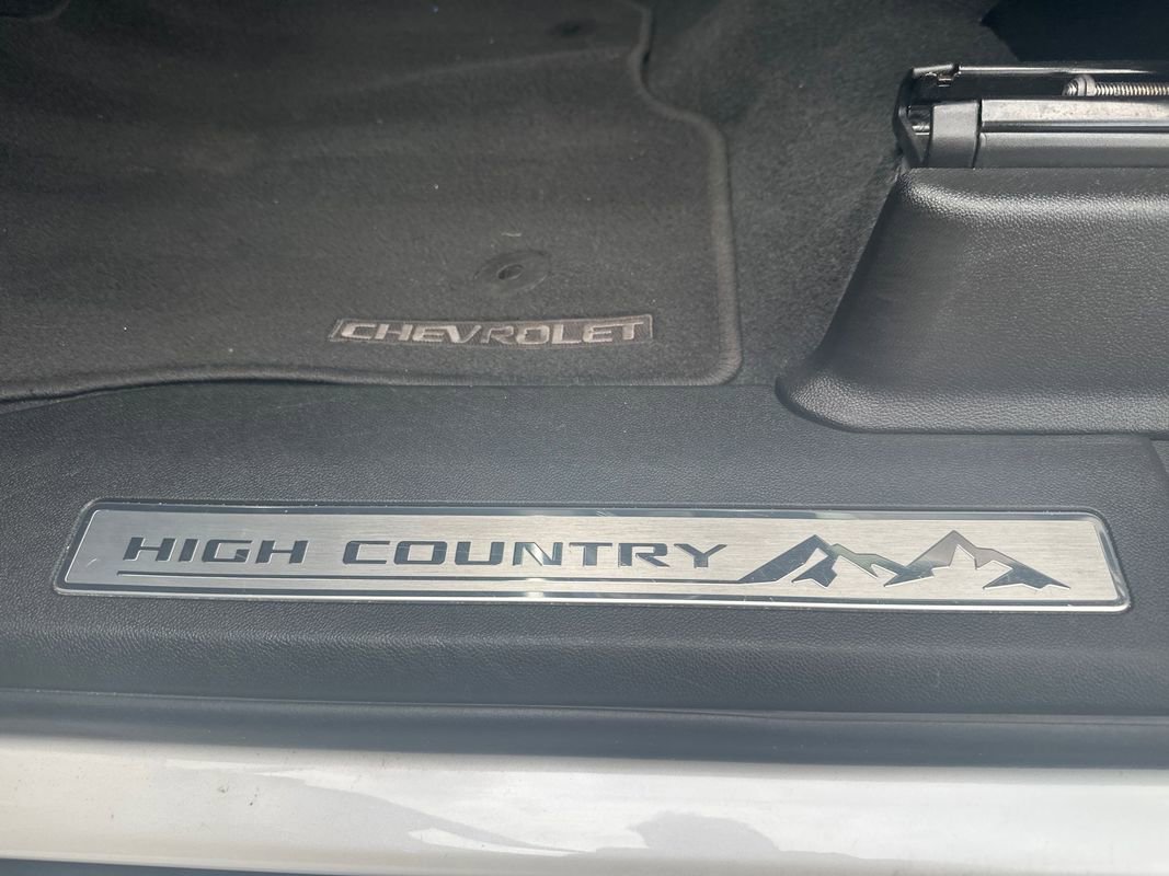 Used 2023 Chevrolet Suburban High Country w/ Premium Package 2 image 25