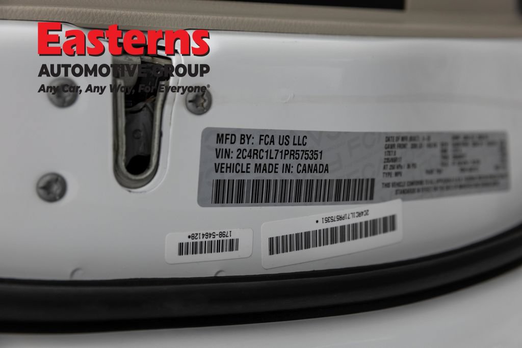 Used 2023 Chrysler Pacifica Touring-L FWD image 36