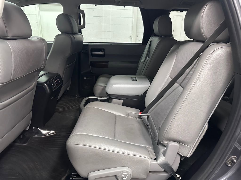 Used 2014 Toyota Sequoia Platinum w/ Preferred Accessory Package AWD/4WD image 21