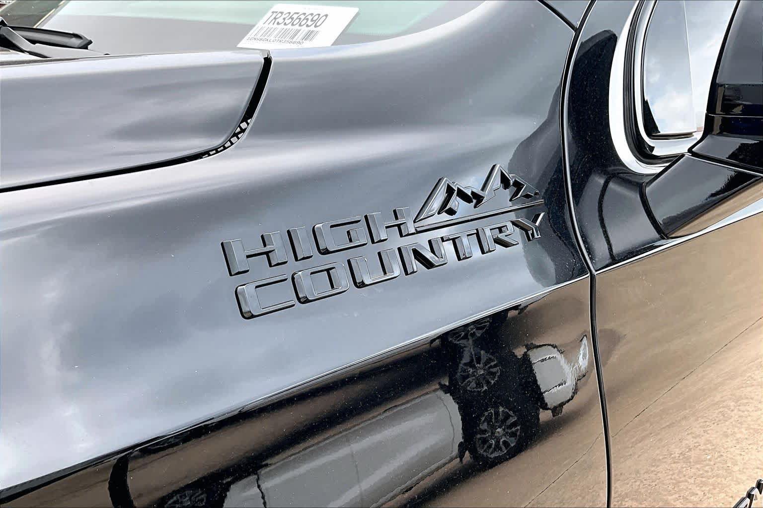 New 2026 Chevrolet Suburban High Country AWD/4WD image 17