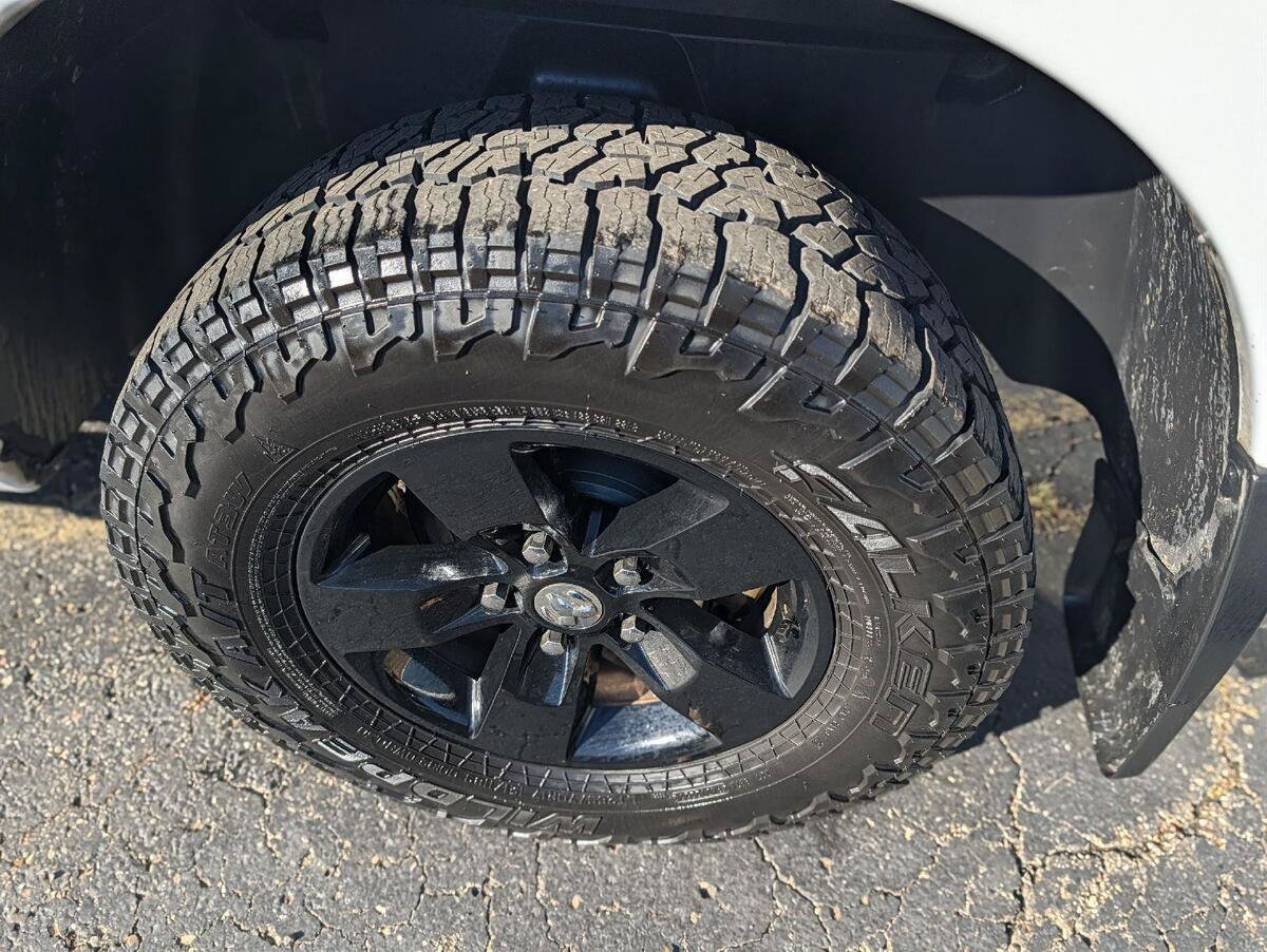 Used 2017 RAM 1500 Tradesman w/ Chrome Appearance Group RWD image 36