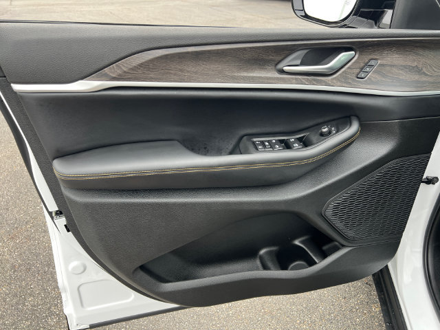 New 2026 Jeep Grand Cherokee Limited AWD/4WD image 11
