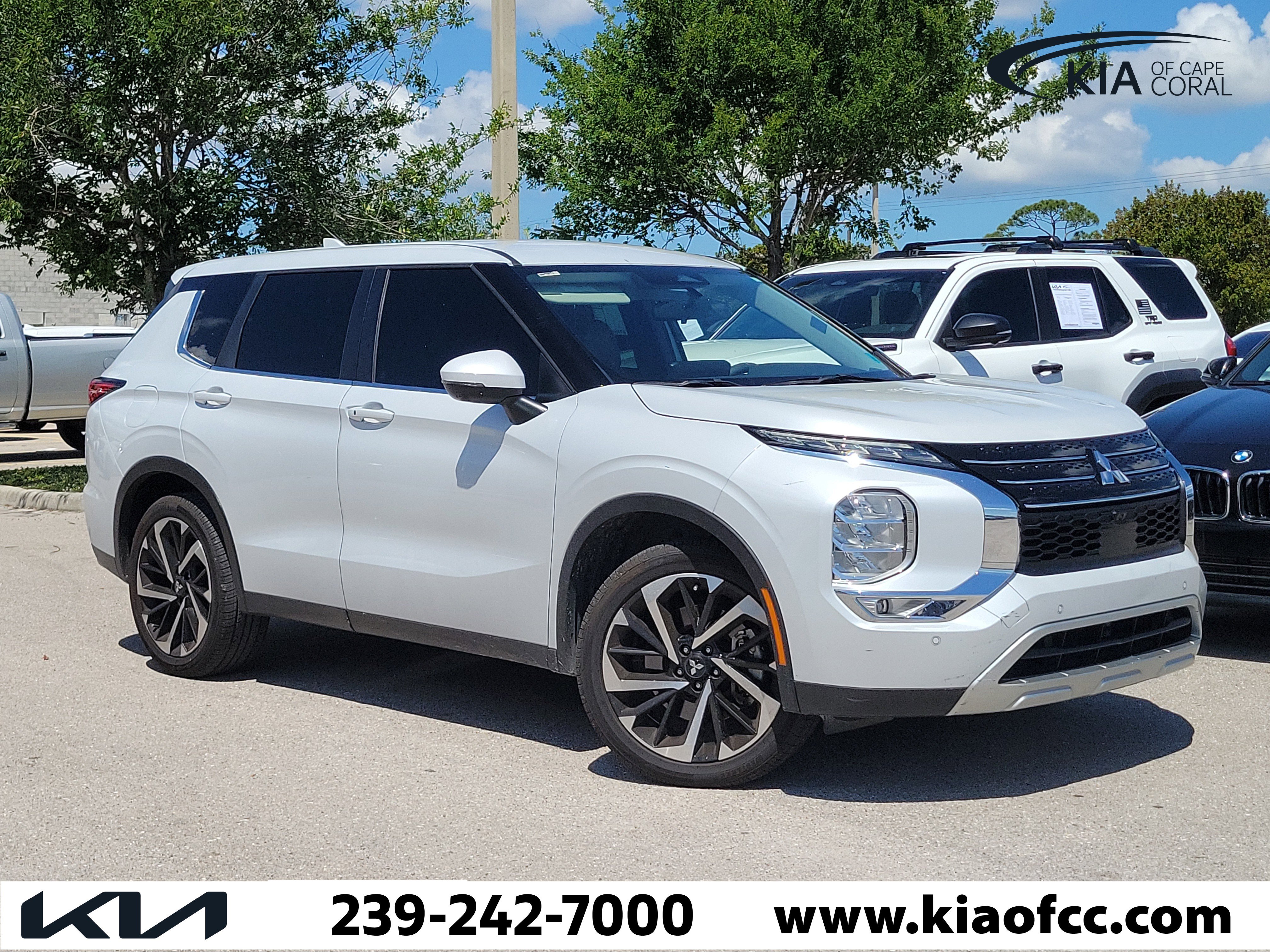 Used 2023 Mitsubishi Outlander SE Black Edition FWD image 1