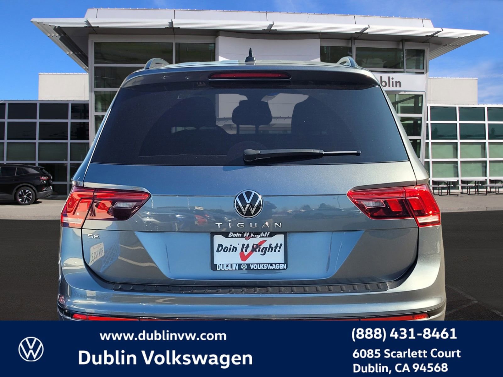 Used 2023 Volkswagen Tiguan SE R-Line image 8