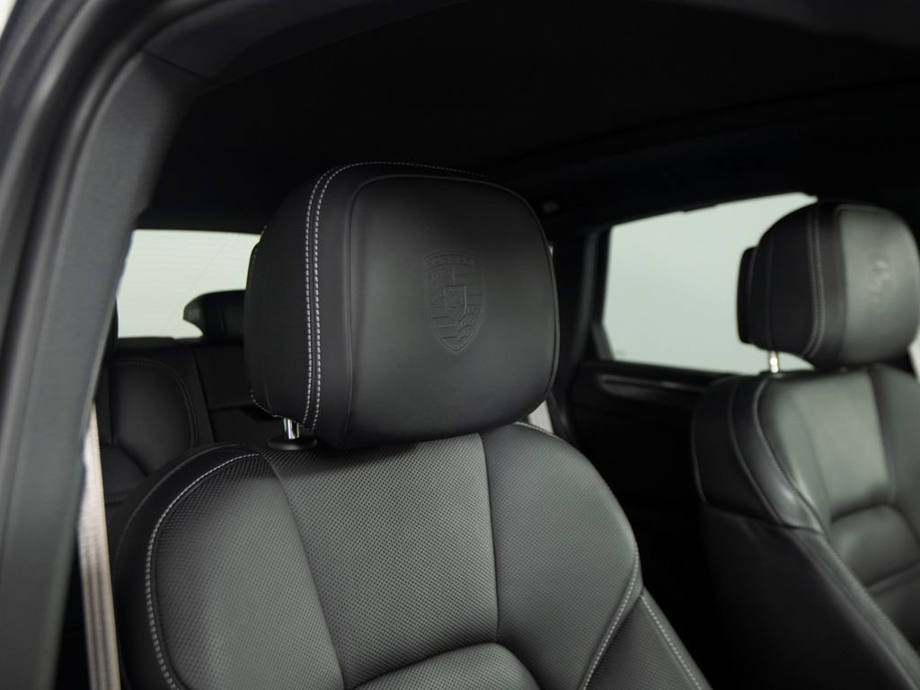 Certified 2025 Porsche Macan GTS AWD/4WD image 36