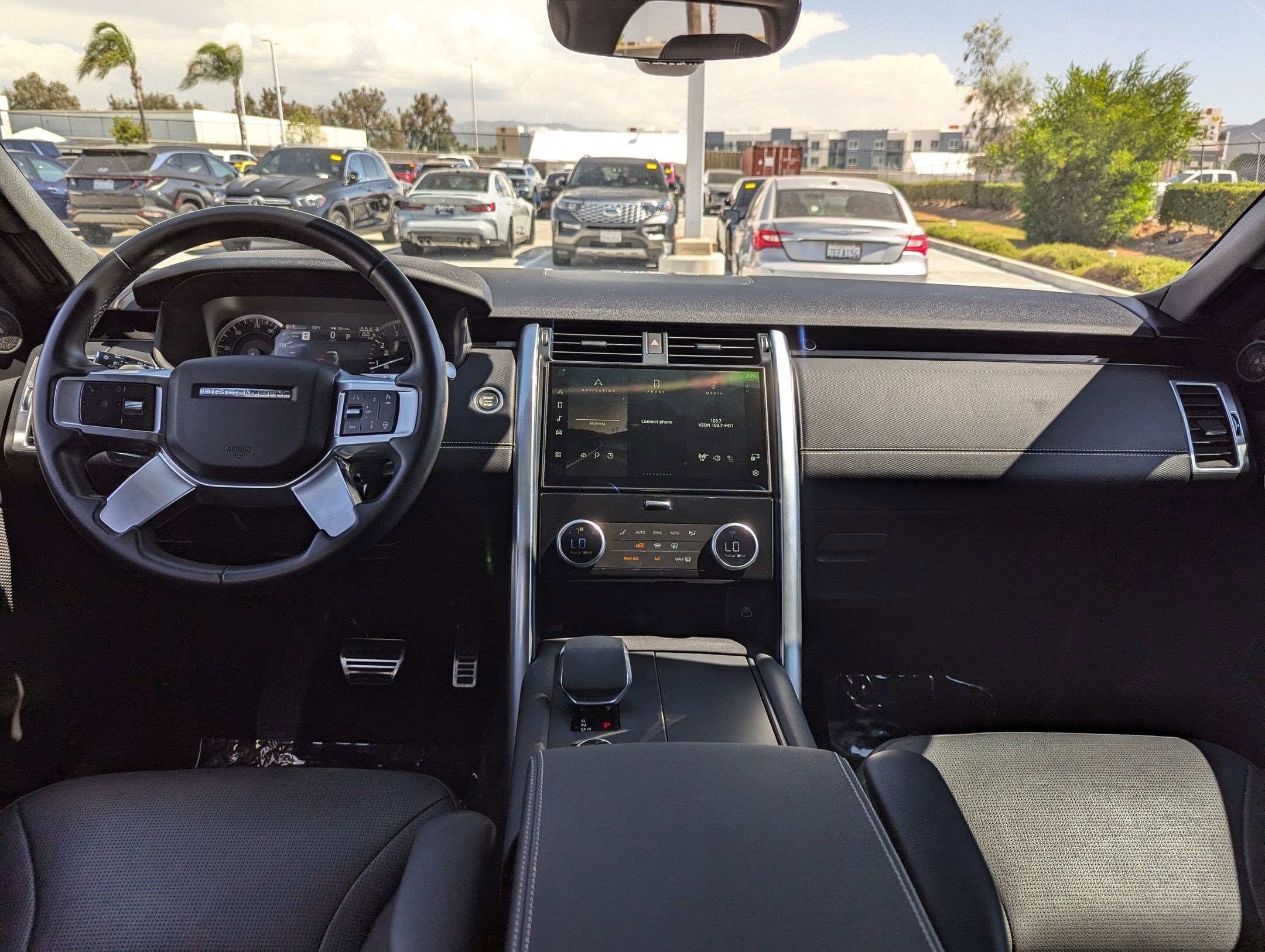 Used 2023 Land Rover Discovery S R-Dynamic image 30