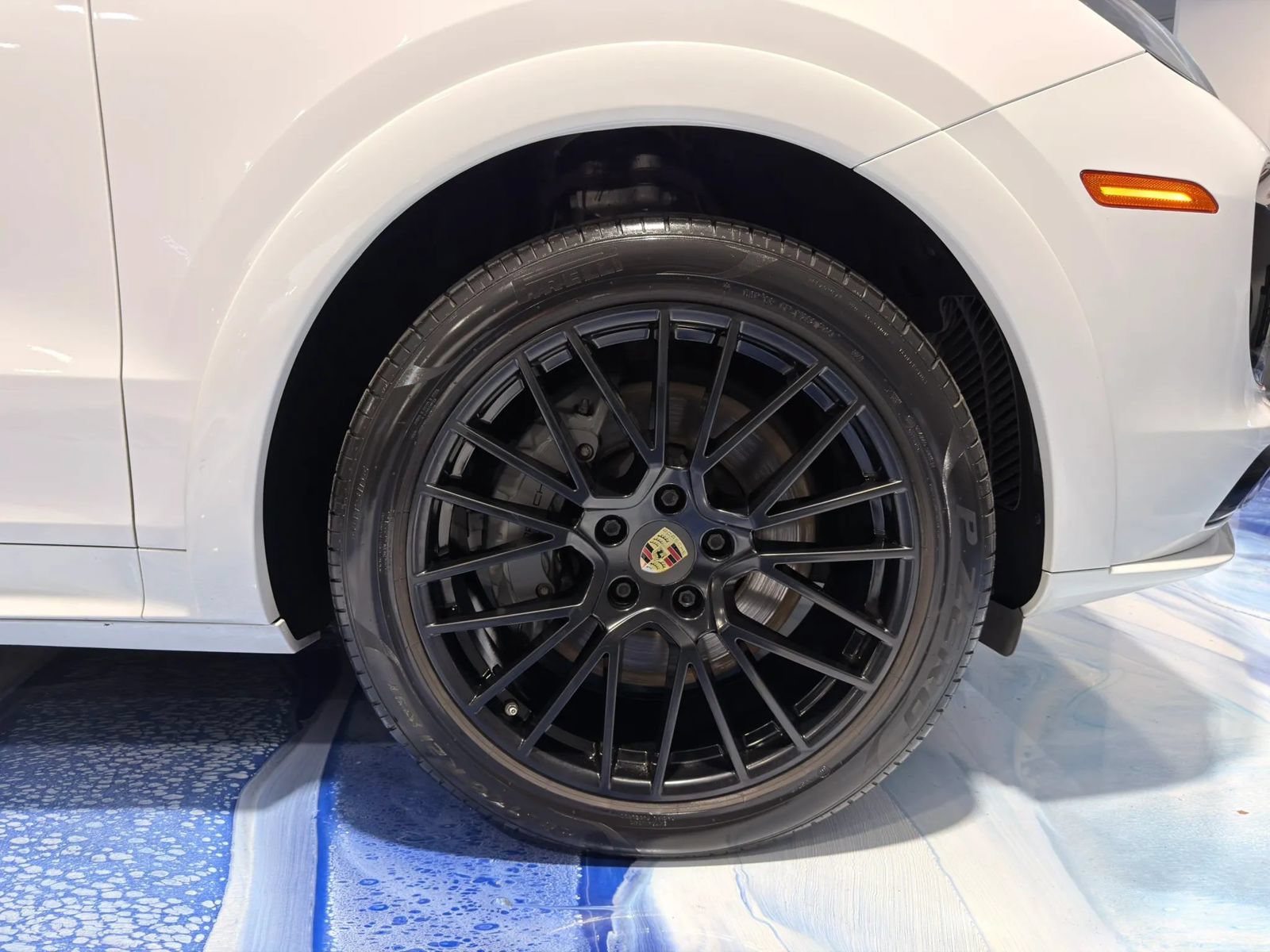Used 2022 Porsche Cayenne S Platinum AWD/4WD image 9