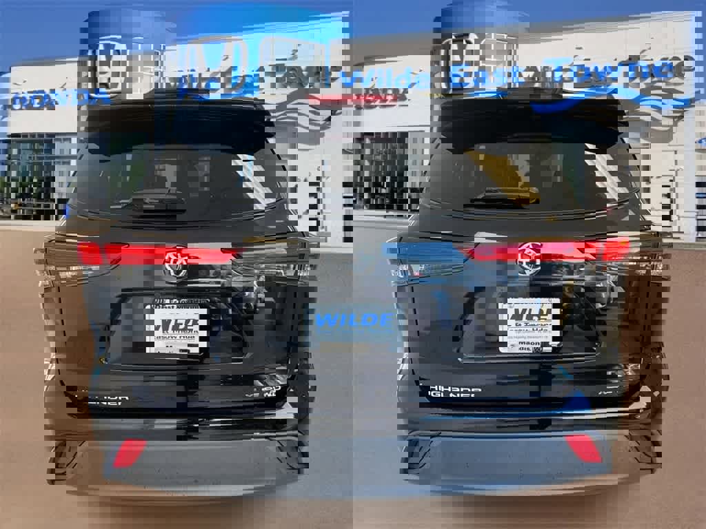 Used 2022 Toyota Highlander XLE image 7