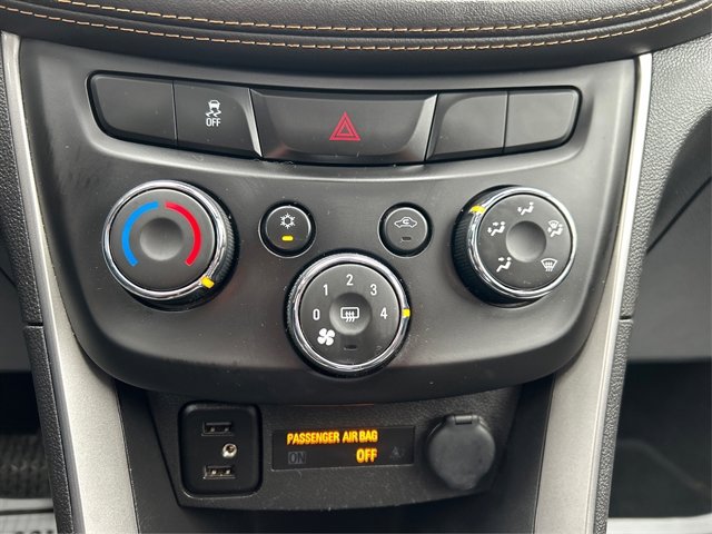 Used 2020 Chevrolet Trax LT w/ Sun & Sound Package image 35