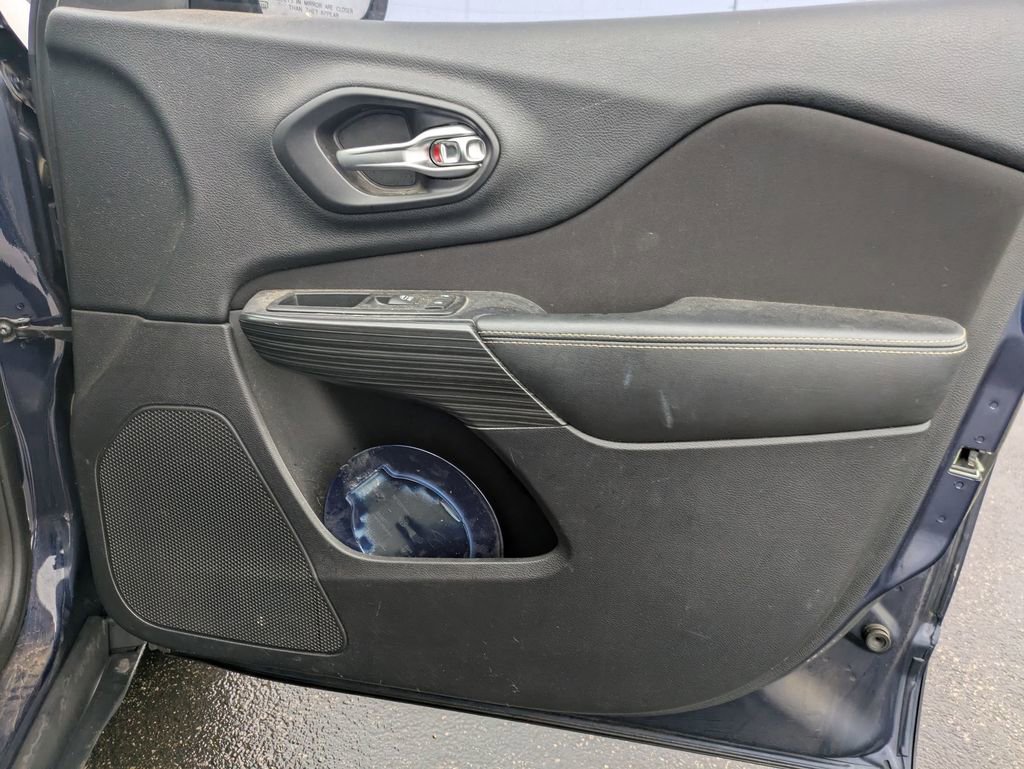 Used 2016 Jeep Cherokee Latitude w/ Cold Weather Group image 46