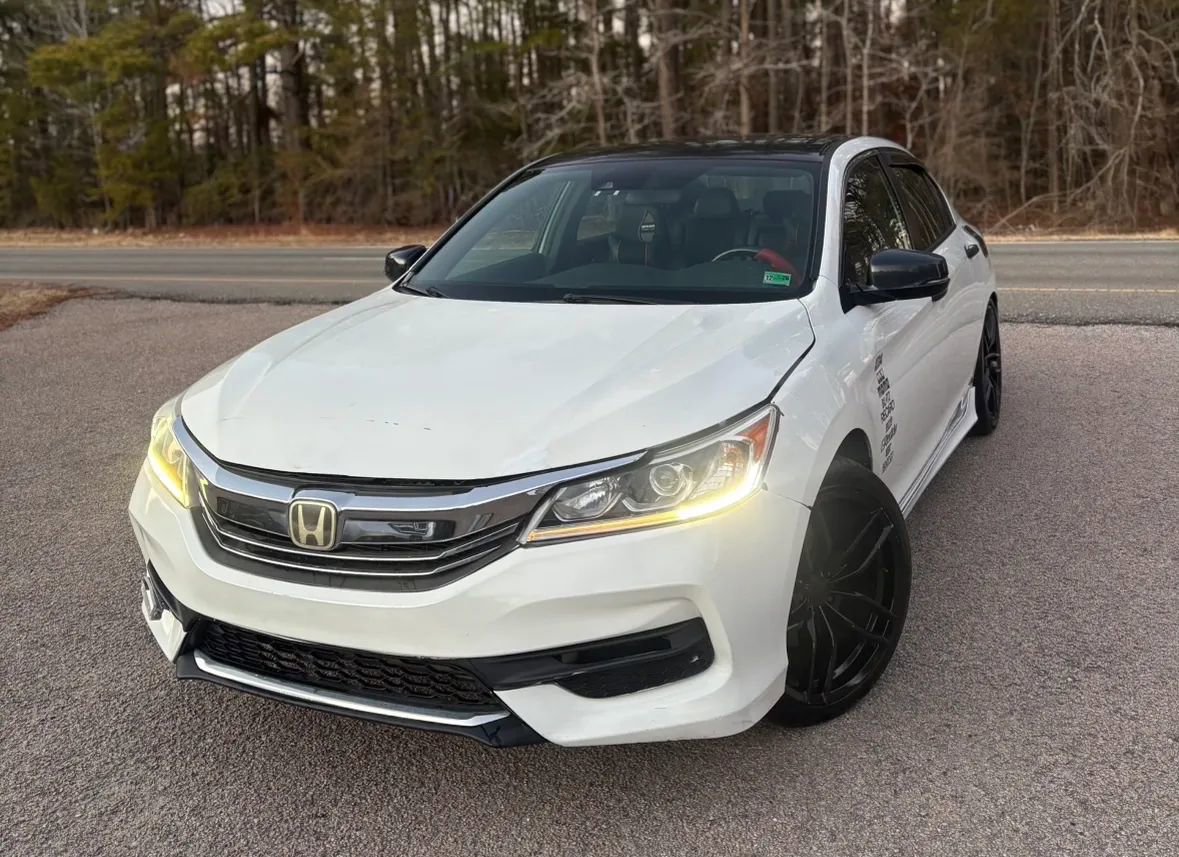 Used 2017 Honda Accord Sport image 1