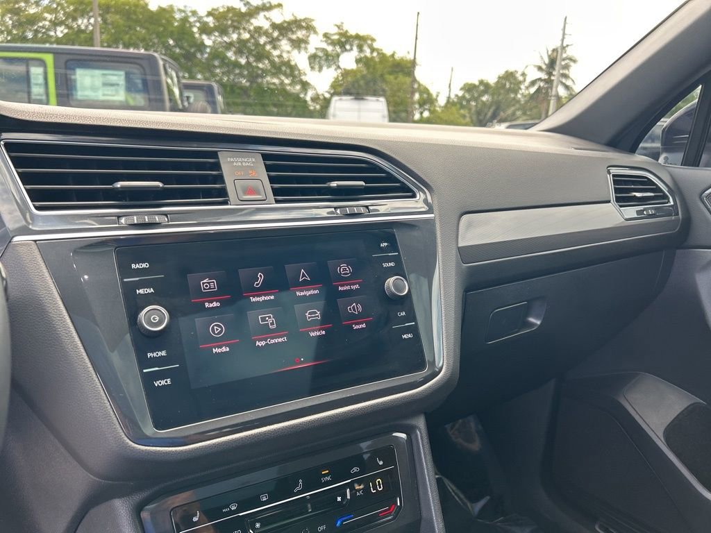 Used 2023 Volkswagen Tiguan SE R-Line image 12