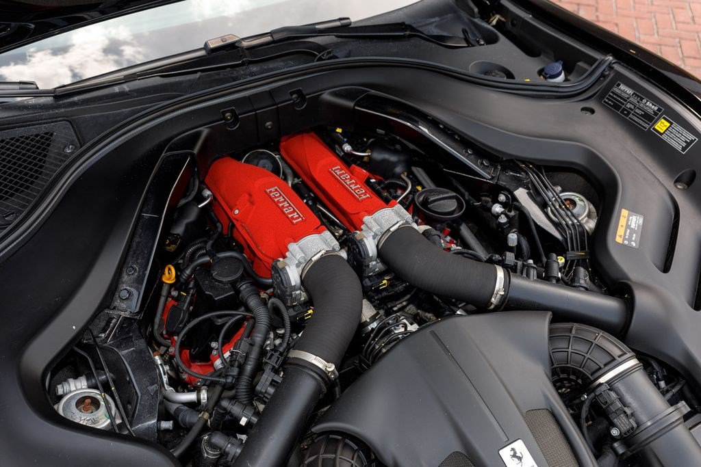 Used 2022 Ferrari Roma RWD image 11