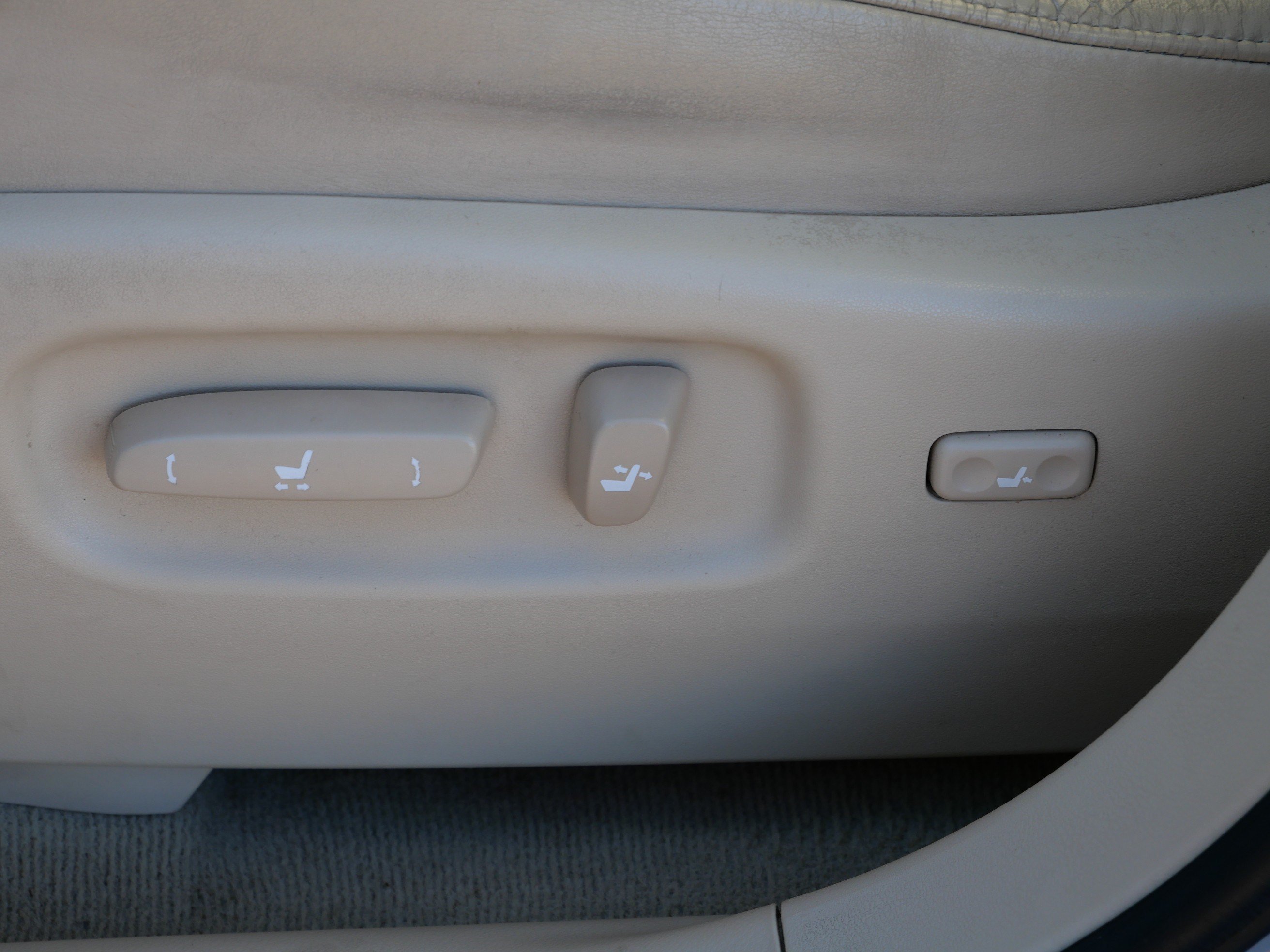 Used 2010 Lexus RX 350 2WD w/ Premium Pkg image 19
