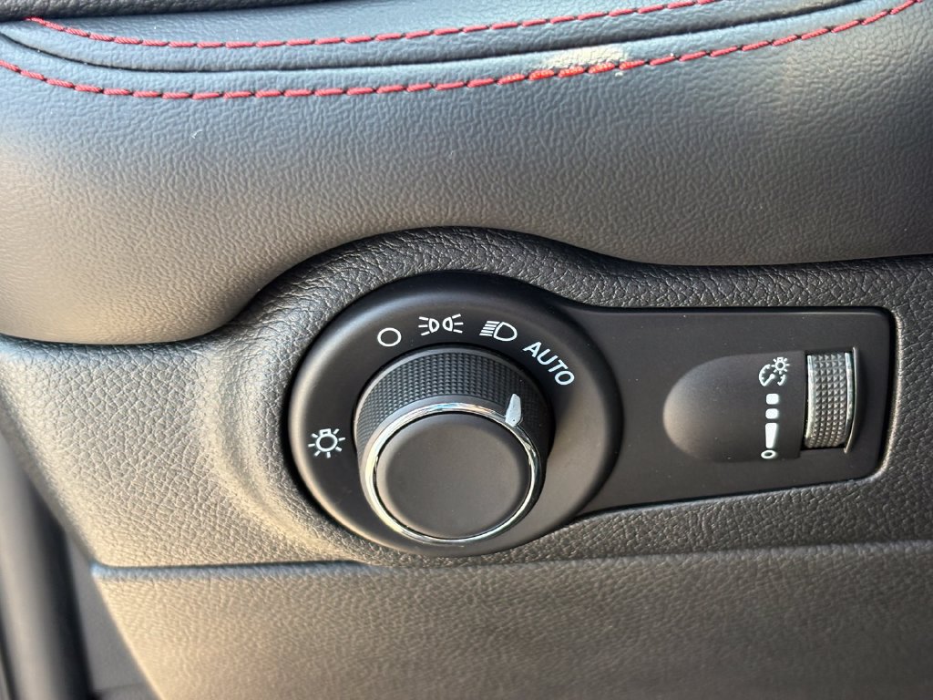 Used 2024 Dodge Durango GT RWD image 30