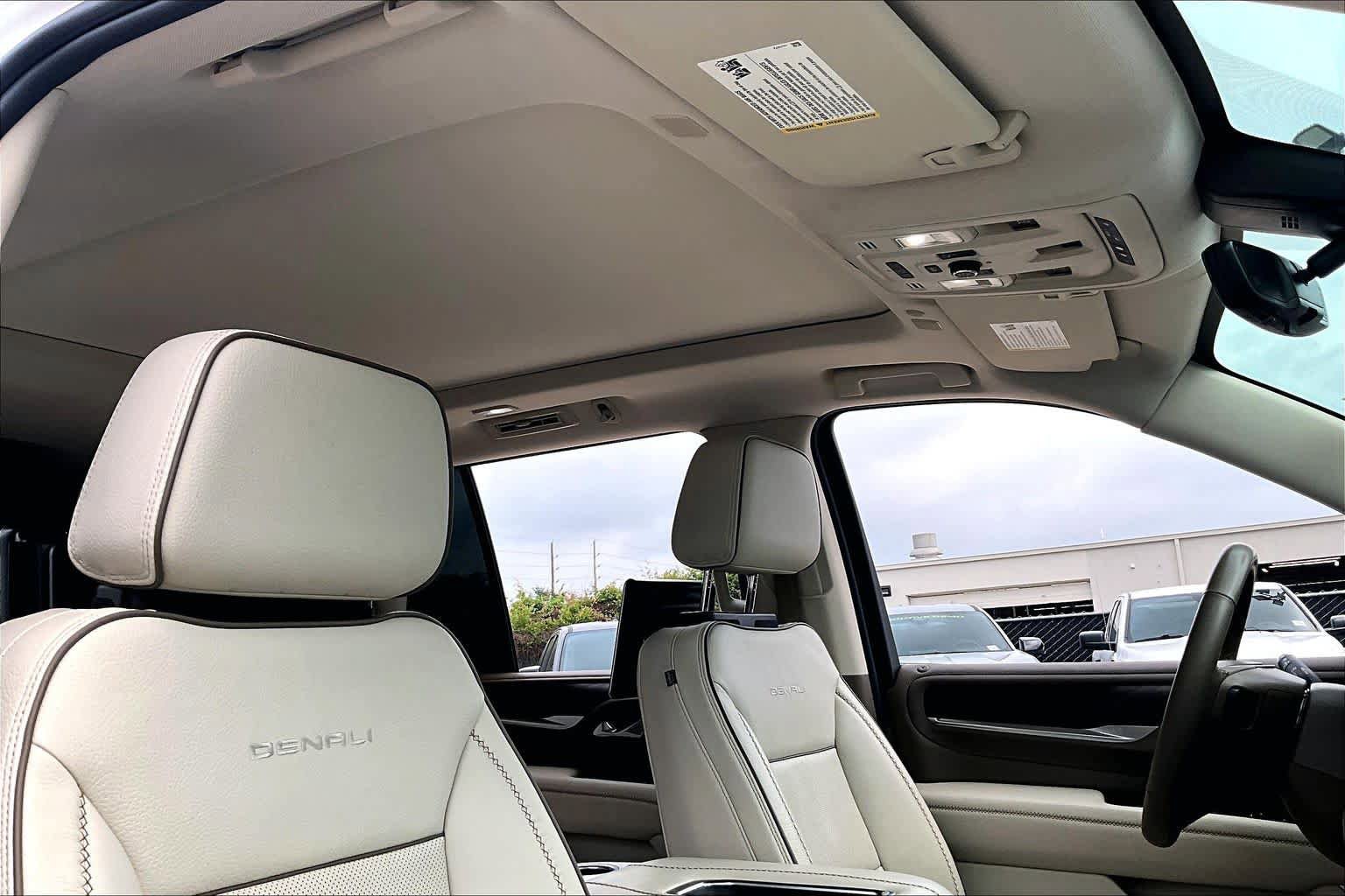 Used 2021 GMC Yukon Denali w/ Denali Premium Package RWD image 14
