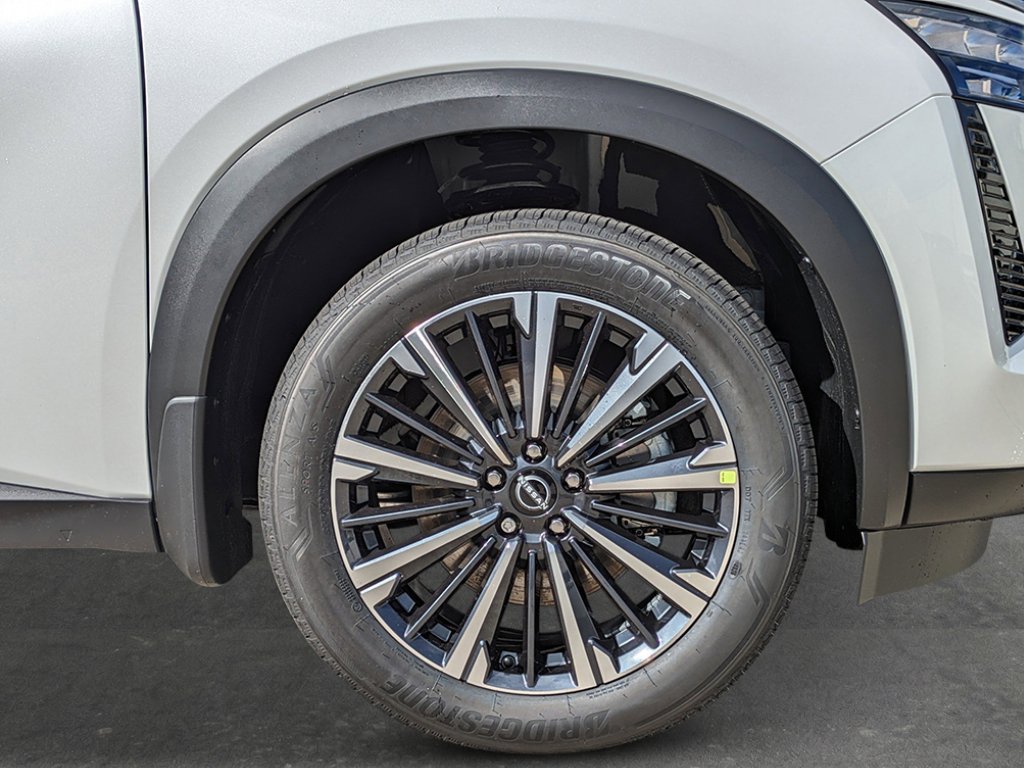 New 2026 Nissan Pathfinder Platinum w/ Cargo Package FWD image 9