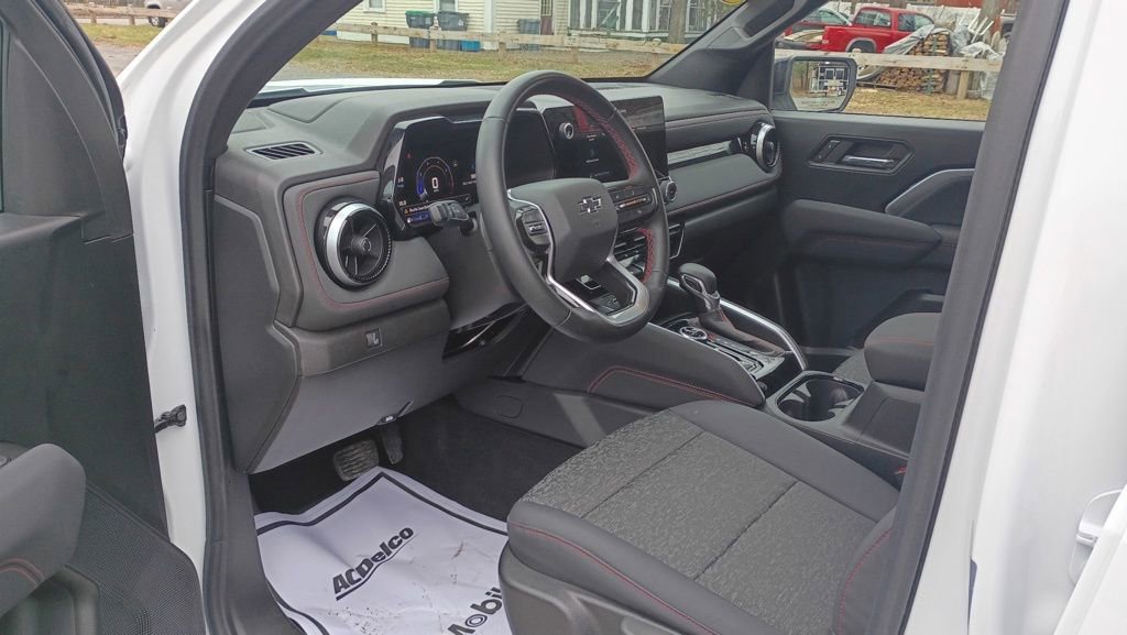 Used 2024 Chevrolet Colorado Z71 image 16