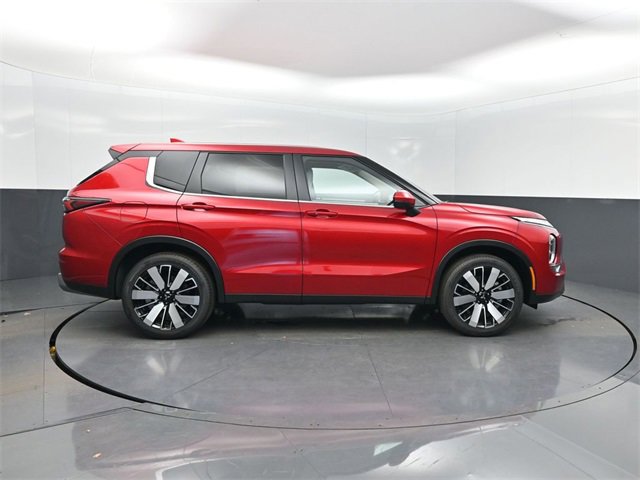 New 2025 Mitsubishi Outlander SE image 33