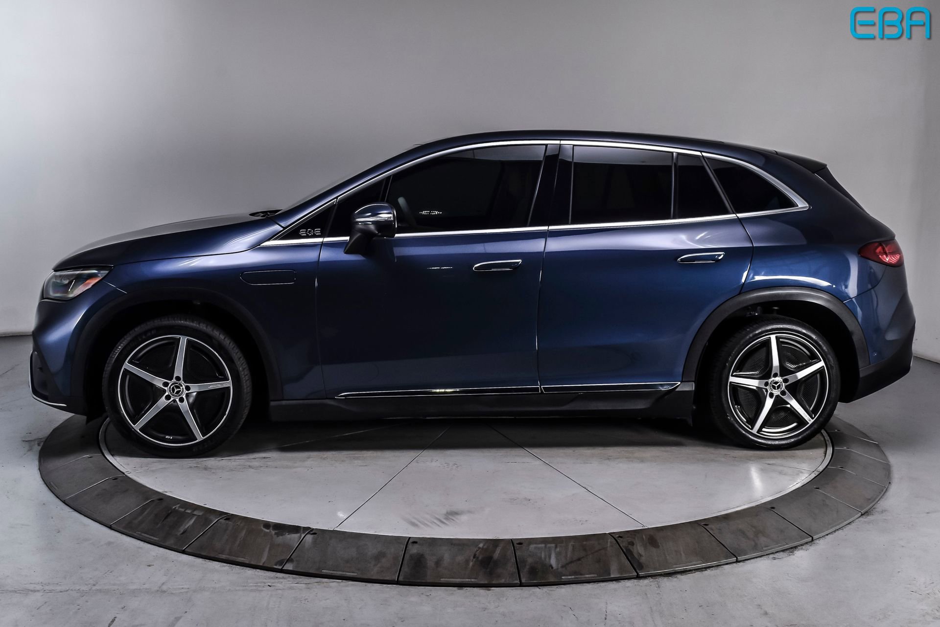 Used 2023 Mercedes-Benz EQE 500 4MATIC SUV image 3