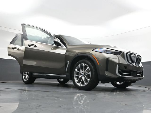 New 2026 BMW X5 xDrive40i w/ Premium Package AWD/4WD image 42