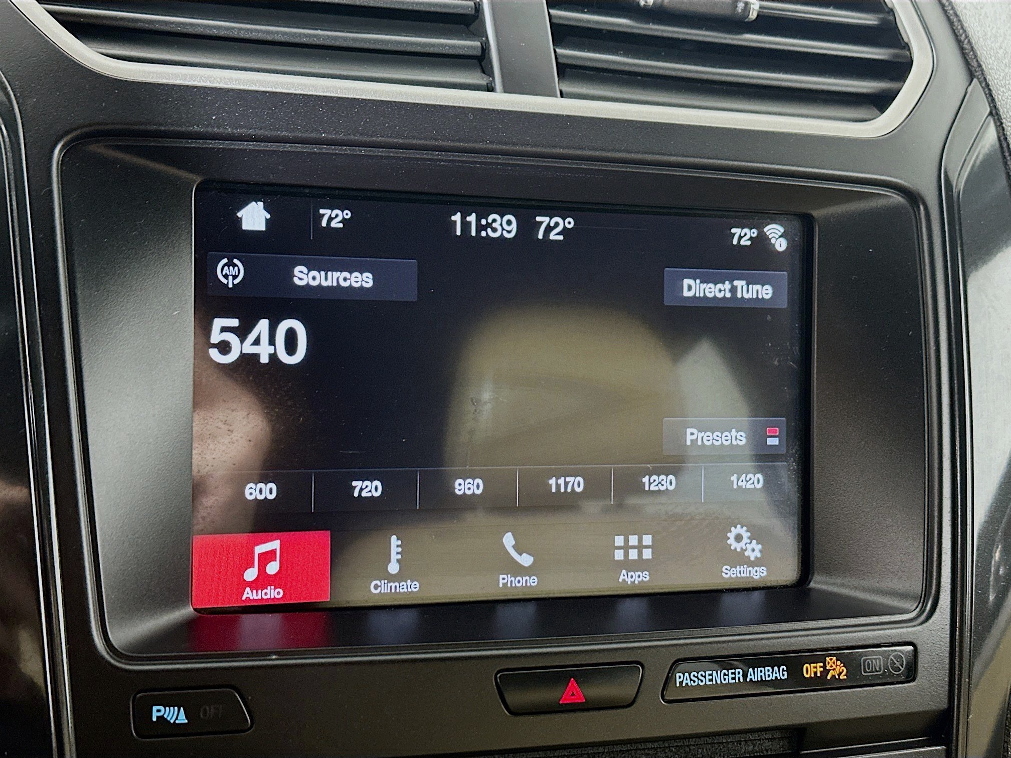 Used 2017 Ford Explorer XLT w/ Equipment Group 202A AWD/4WD image 14