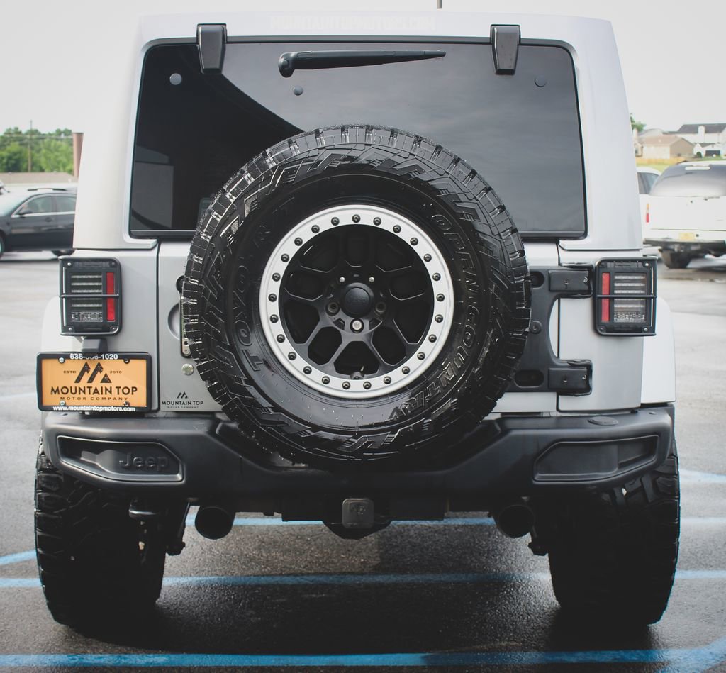 Used 2017 Jeep Wrangler Unlimited Rubicon w/ Cold Weather Group AWD/4WD image 31