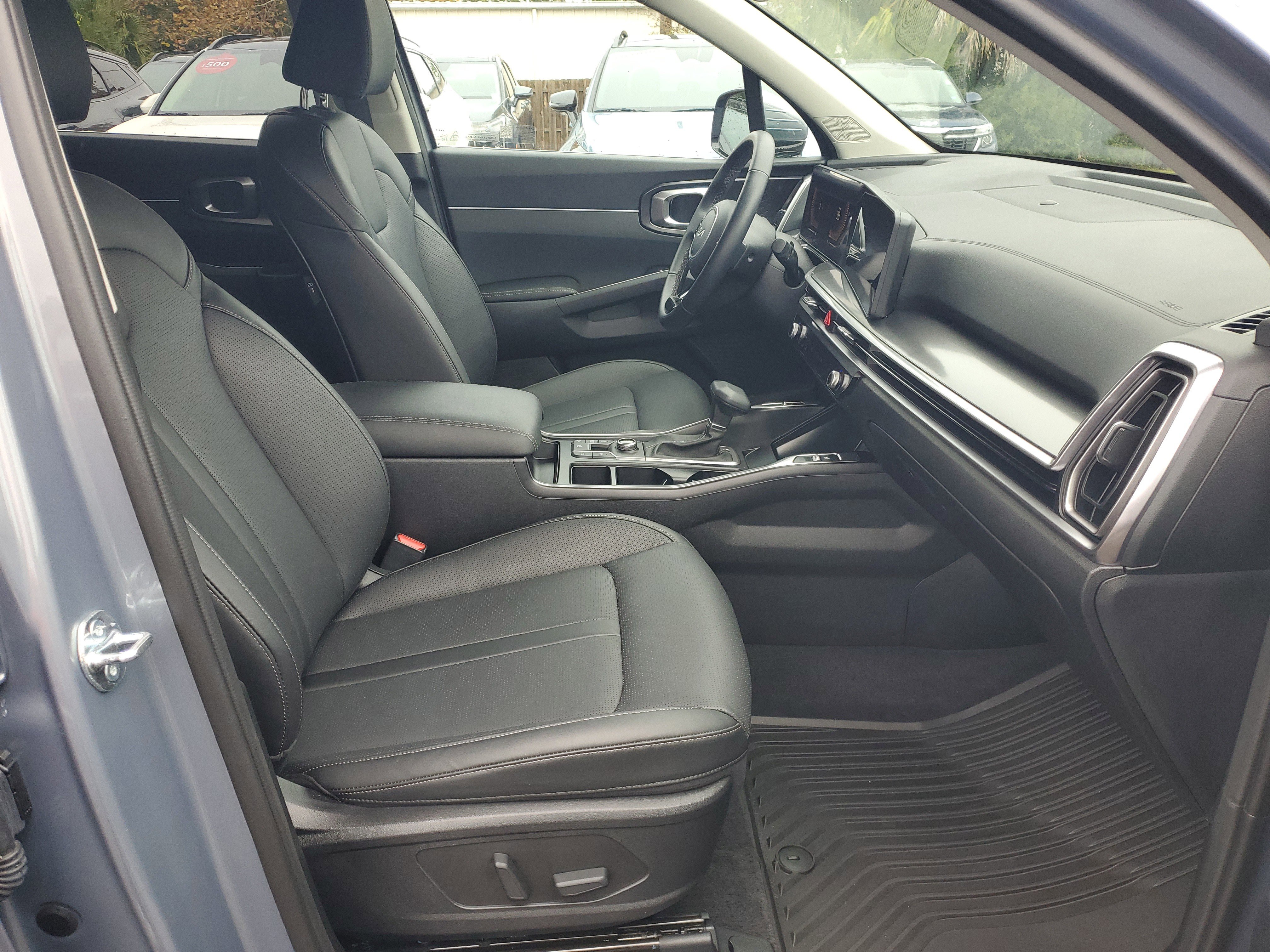 Certified 2025 Kia Sorento EX w/ Panoramic Sunroof Package image 7