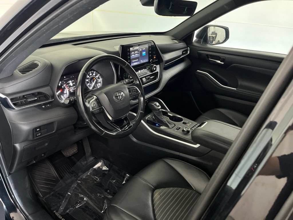 Used 2021 Toyota Highlander XSE AWD/4WD image 26