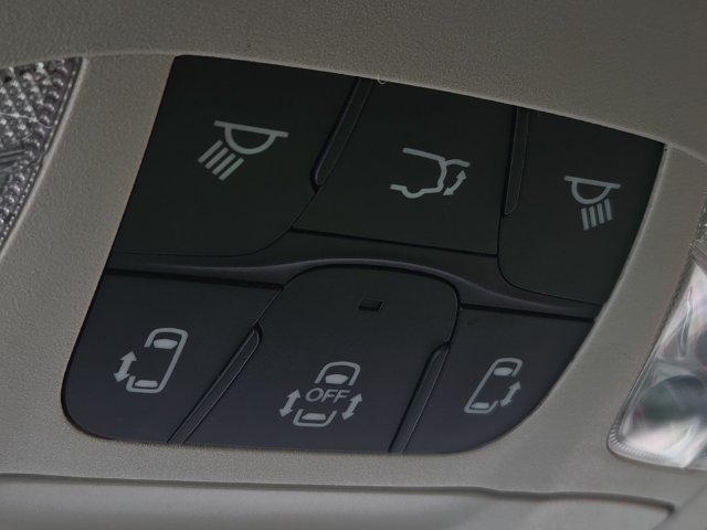 Used 2024 Chrysler Pacifica Touring-L FWD image 25