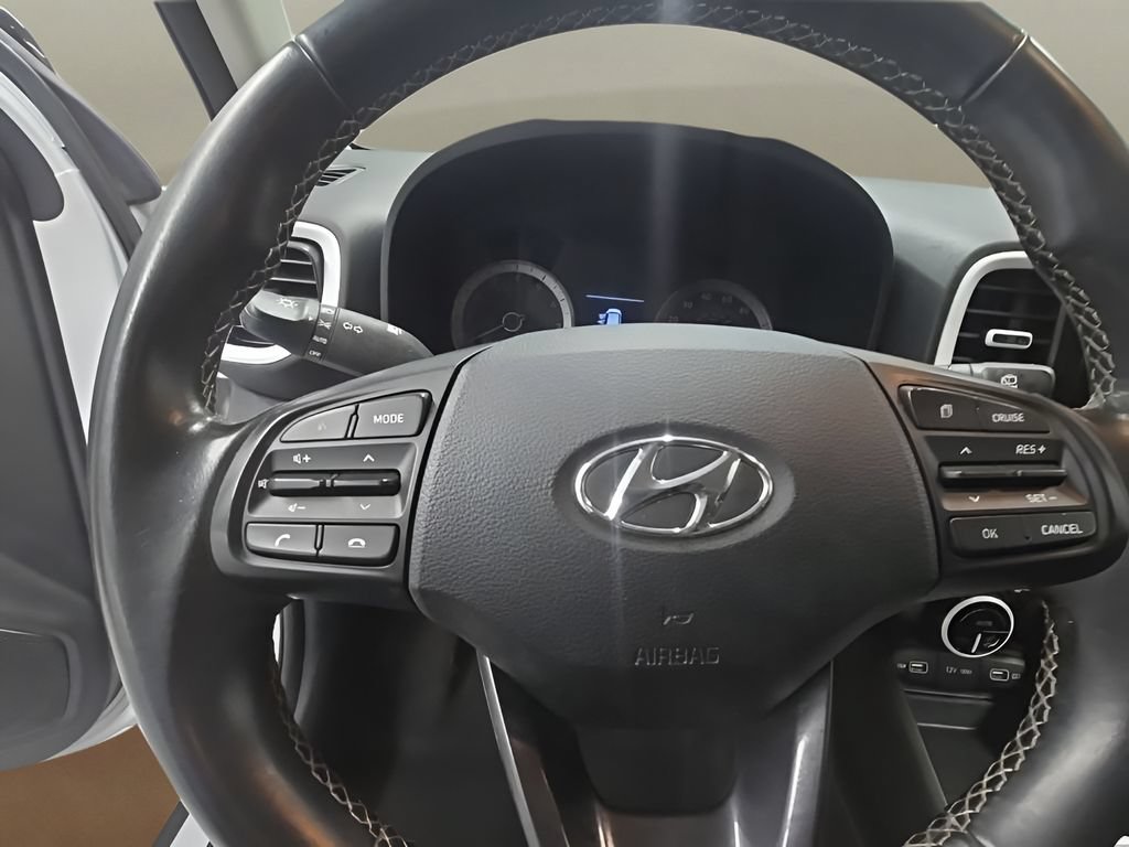 Used 2022 Hyundai Venue Limited FWD image 29