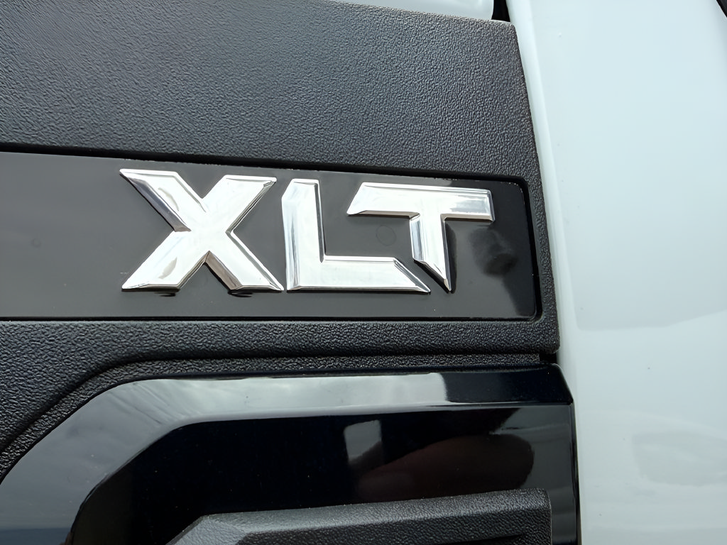 New 2026 Ford F250 XLT w/ XLT Premium Package AWD/4WD image 18