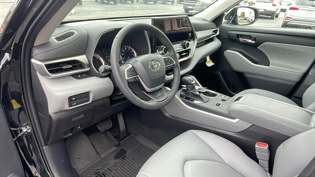 New 2026 Toyota Highlander XLE image 10