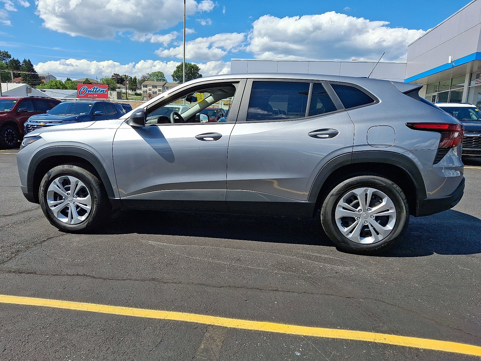 Used 2025 Chevrolet Trax LS image 2