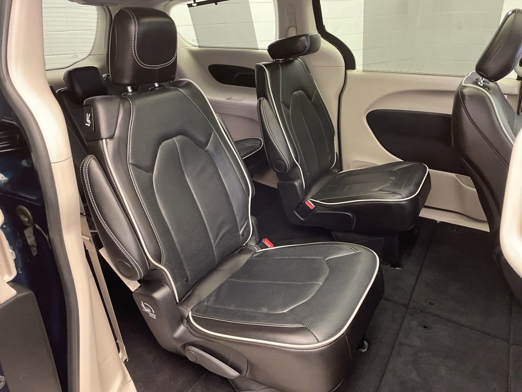 Certified 2024 Chrysler Pacifica Limited image 22