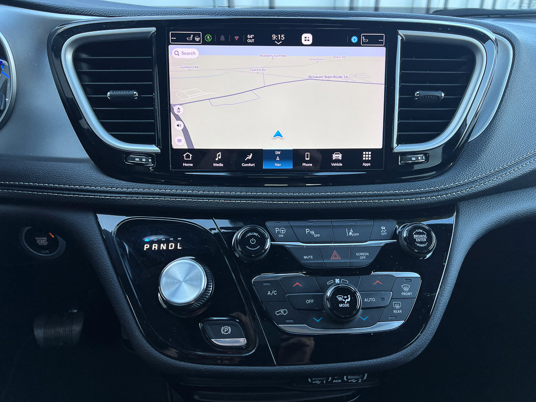 Used 2024 Chrysler Pacifica Limited image 23