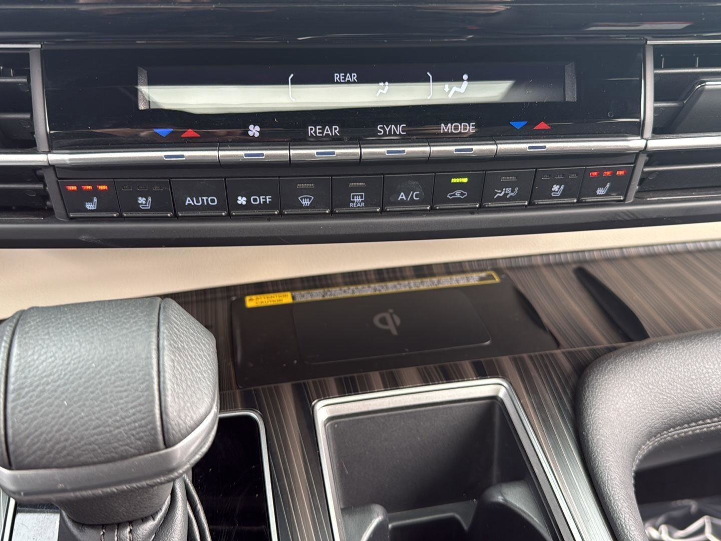 Used 2022 Toyota Sienna Platinum image 34