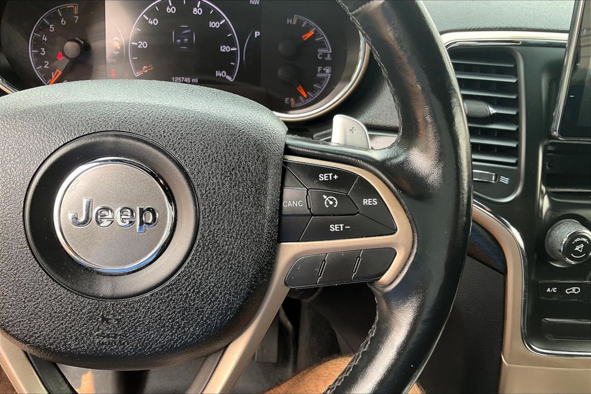 Used 2014 Jeep Grand Cherokee Laredo AWD/4WD image 12