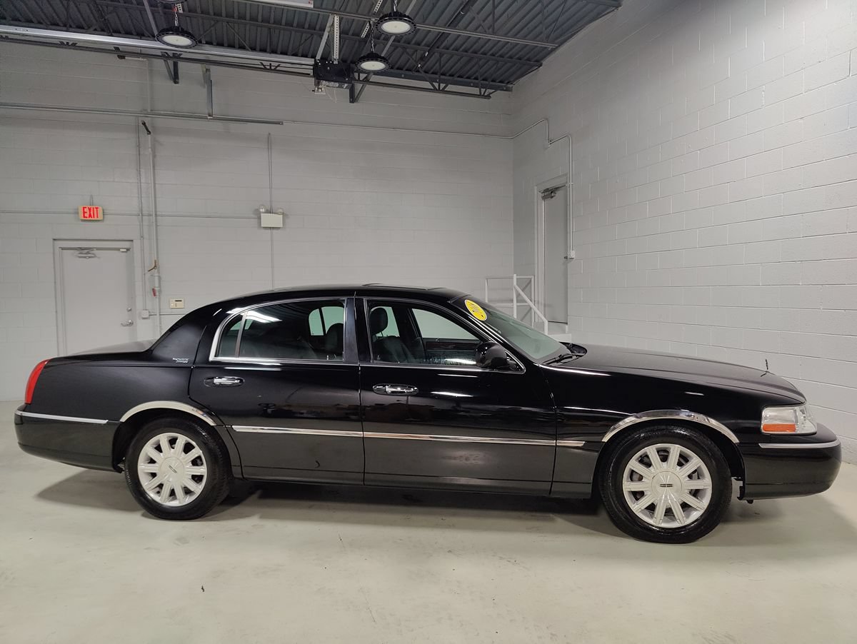 Used 2008 Lincoln Town Car Signature Limited RWD image 5