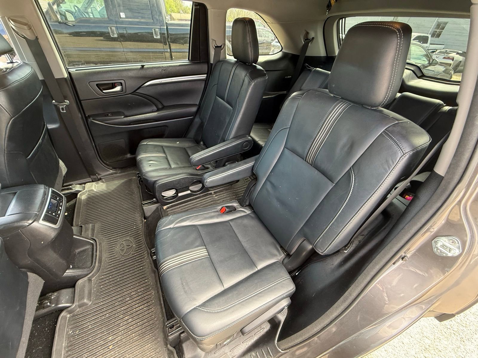 Used 2017 Toyota Highlander SE AWD/4WD image 20