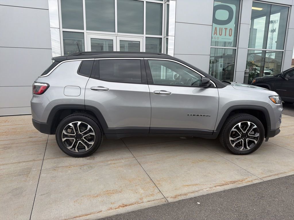Used 2023 Jeep Compass Limited w/ Sun and Sound Group AWD/4WD image 10