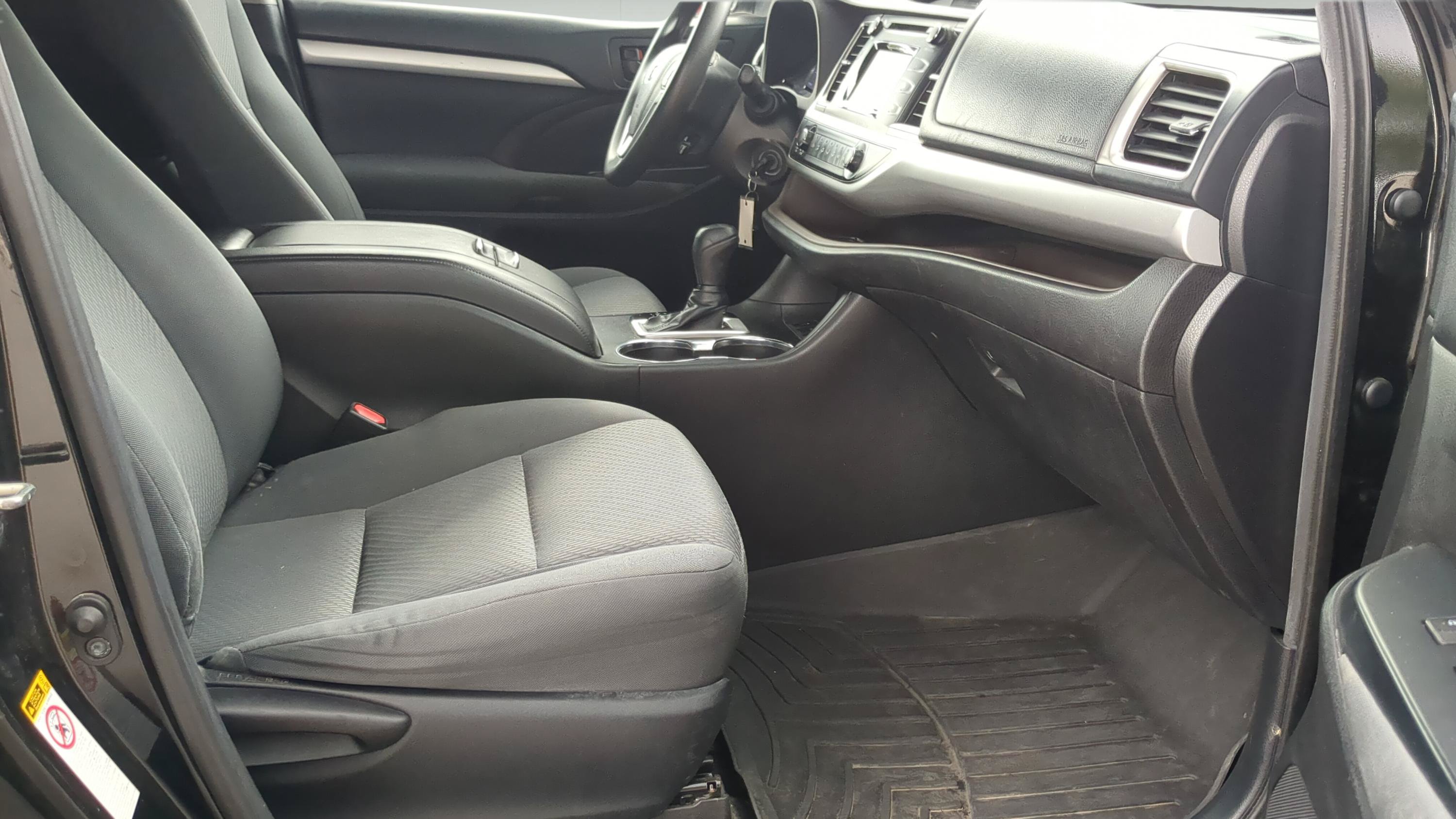 Used 2019 Toyota Highlander LE FWD image 22