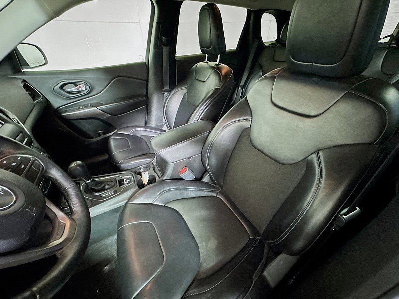 Used 2019 Jeep Cherokee Latitude Plus w/ Cold Weather Group image 11