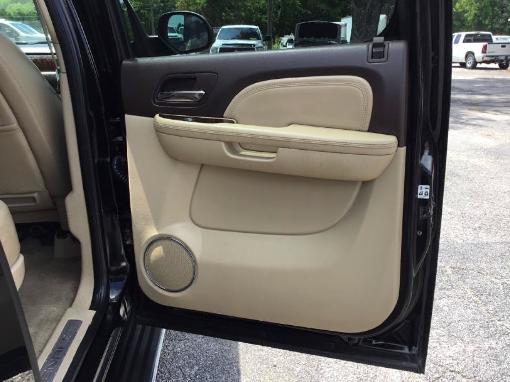 Used 2010 GMC Yukon XL Denali AWD/4WD image 36